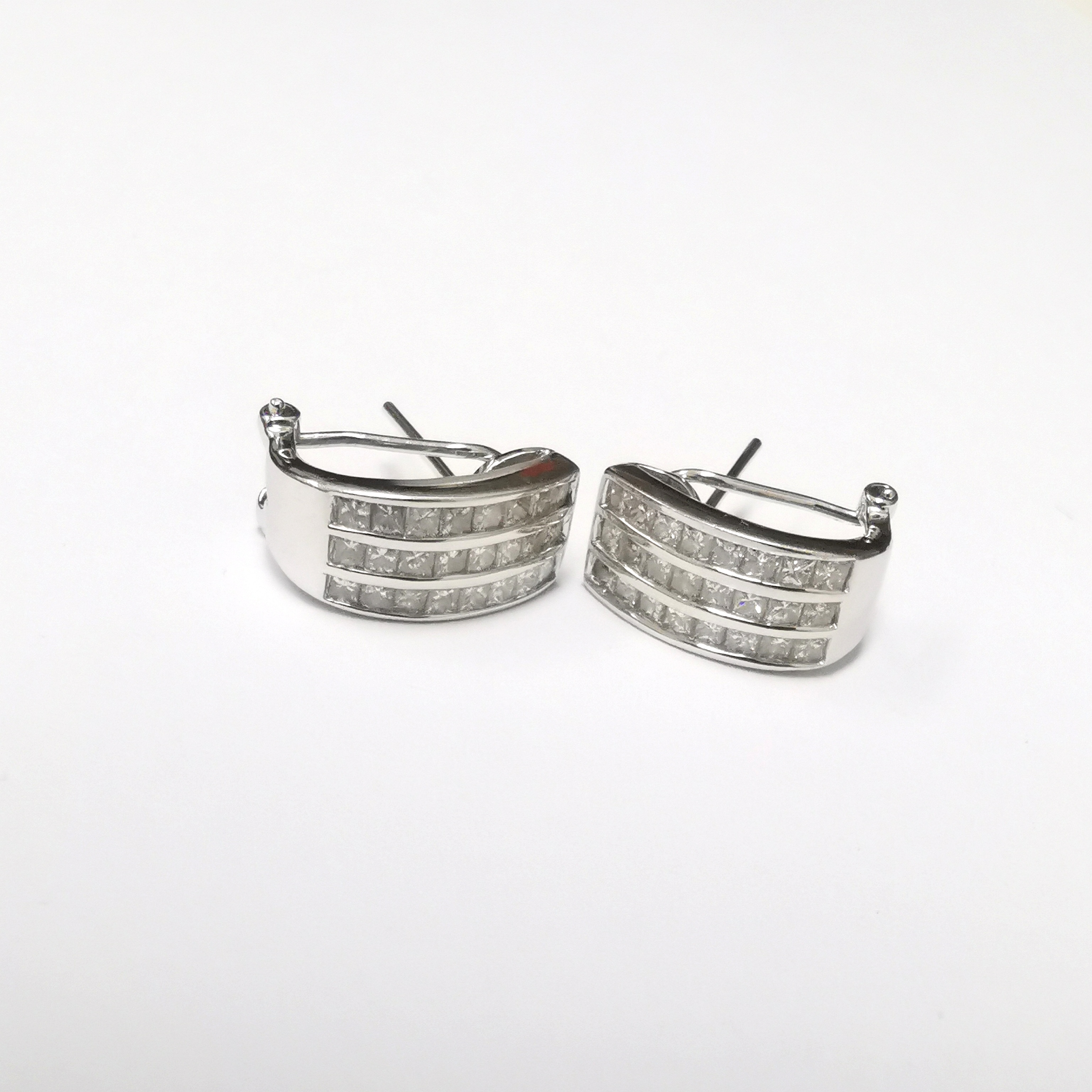 18K WG DIA EARRING