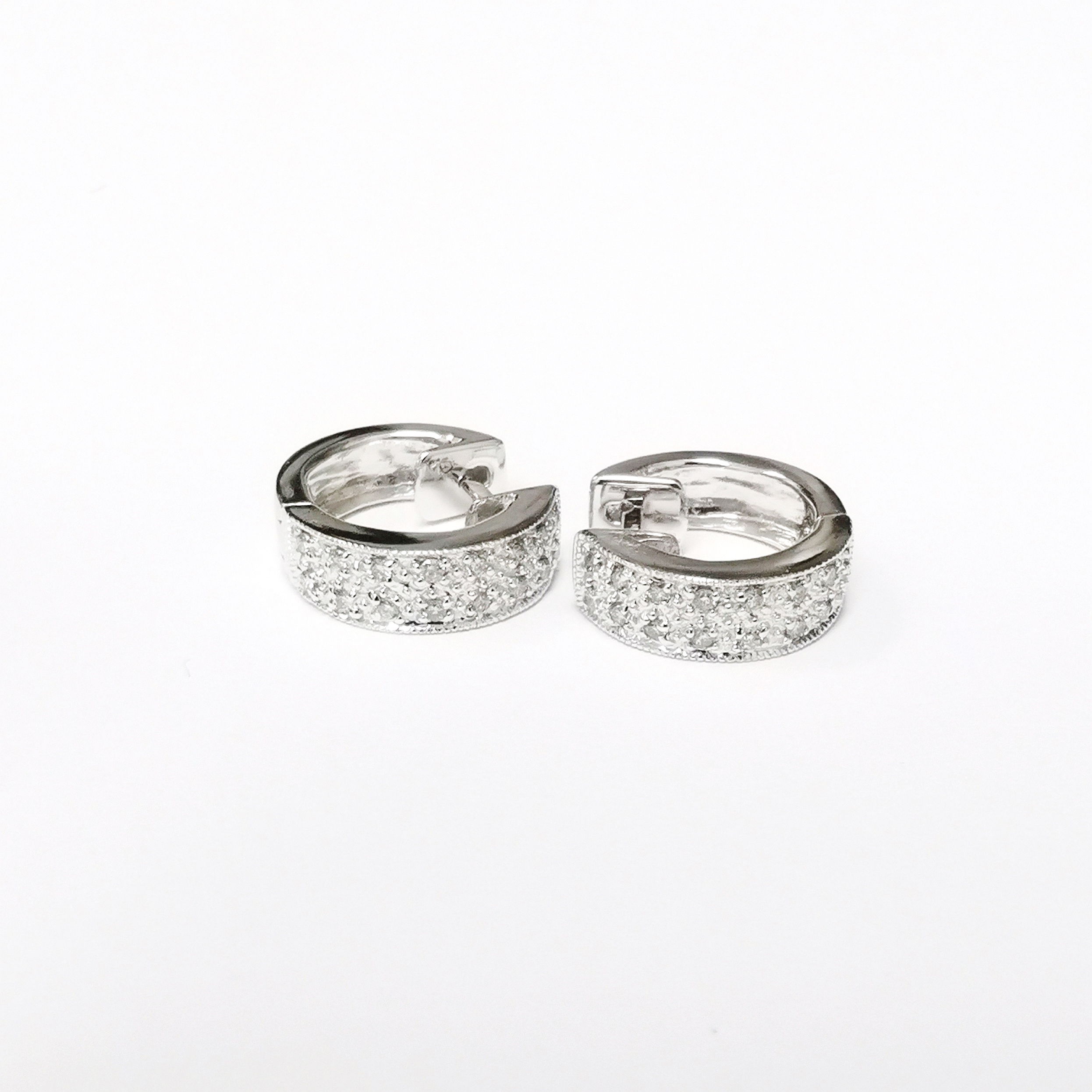 18K WG DIA EARRING