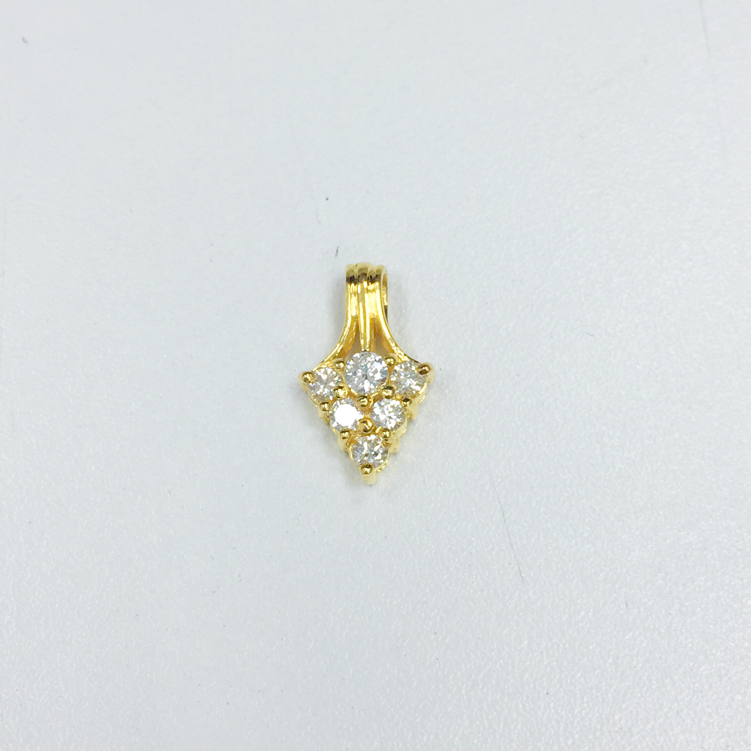 20K YG DIAMOND PENDANT