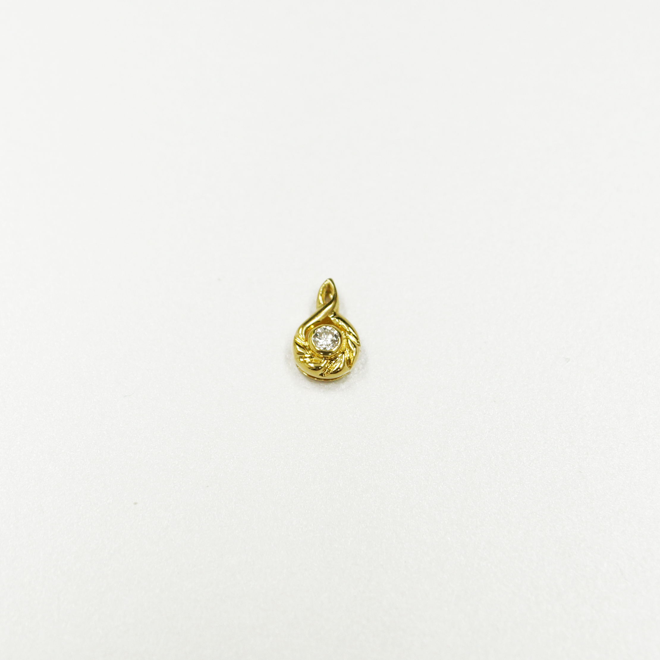 20K YG DIAMOND PENDANT