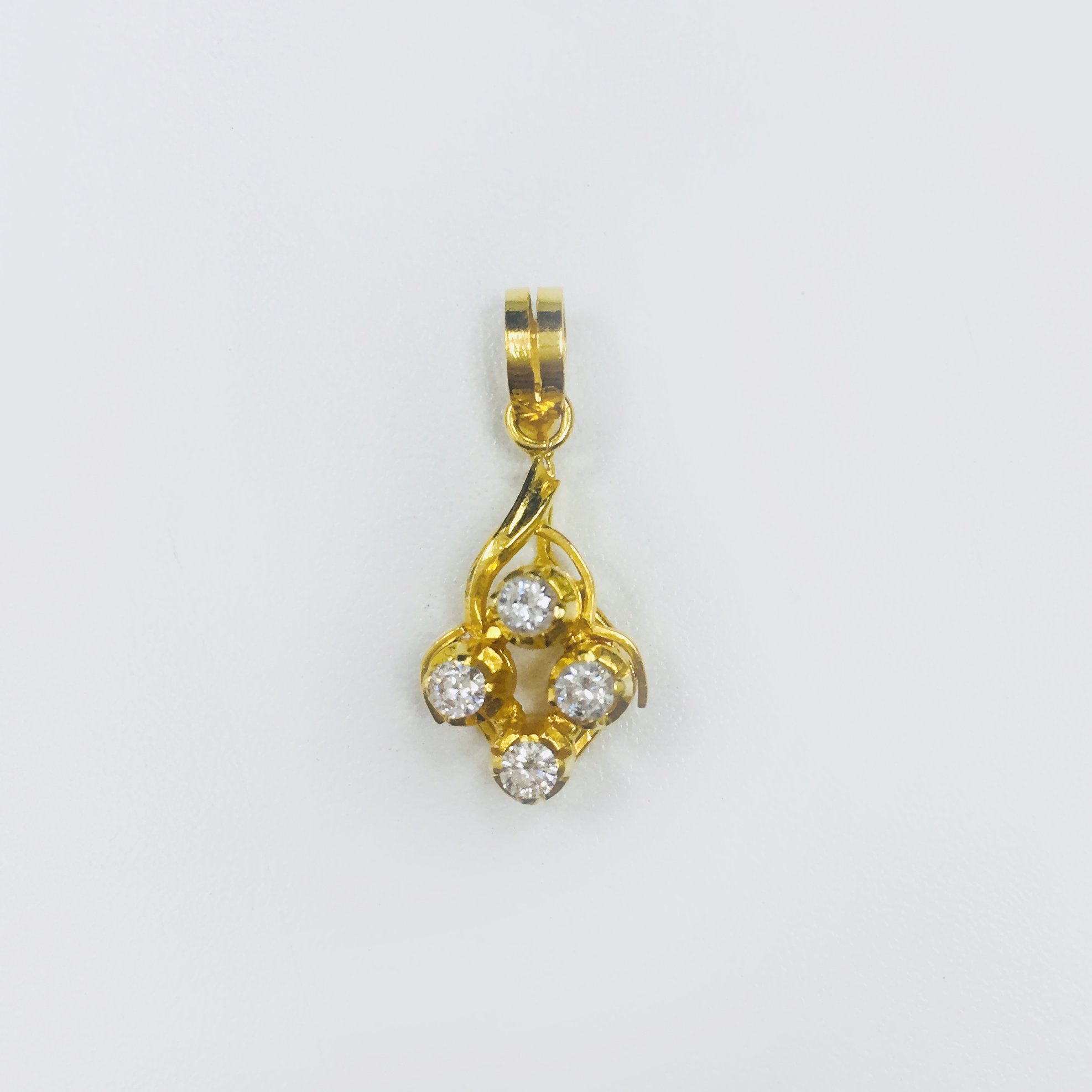20K YG DIAMOND PENDANT