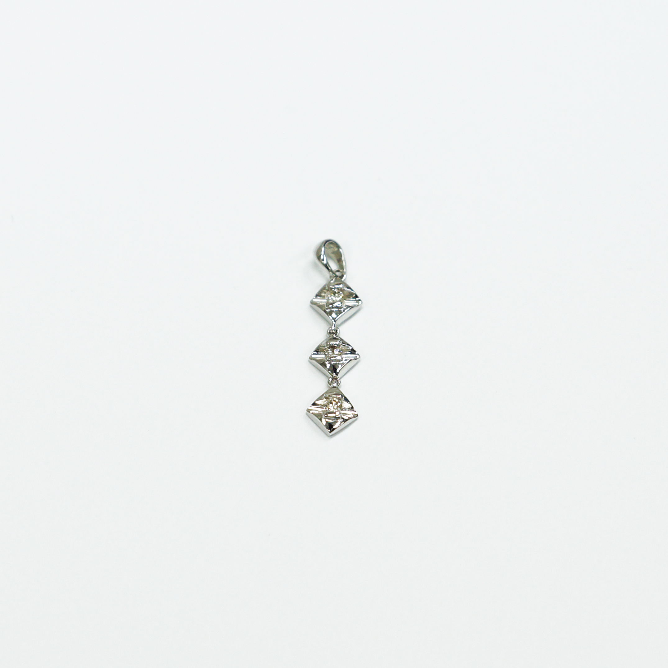 18K WG DIAMOND PENDANT