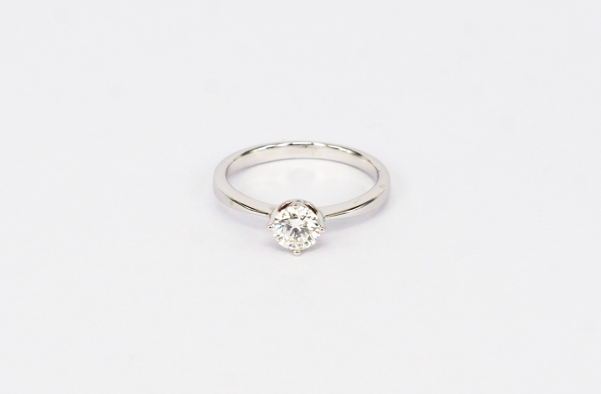 18K WG Diamond Ring