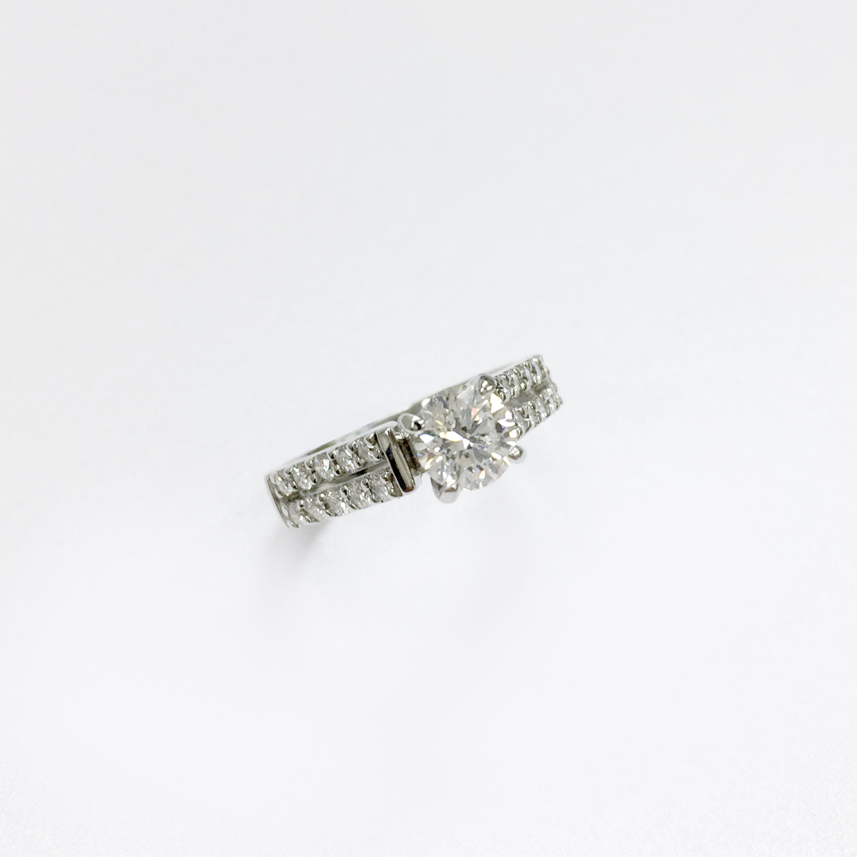 *18K WG Diamond Ring D1-0.63CT CLR-E VVS1 GIA CERT:15538749, ESTIMATED D20-0.24CT