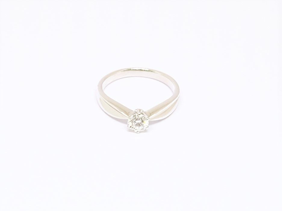 18K WG Diamond Ring