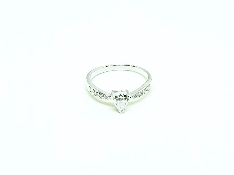 18K WG DIAMOND RING