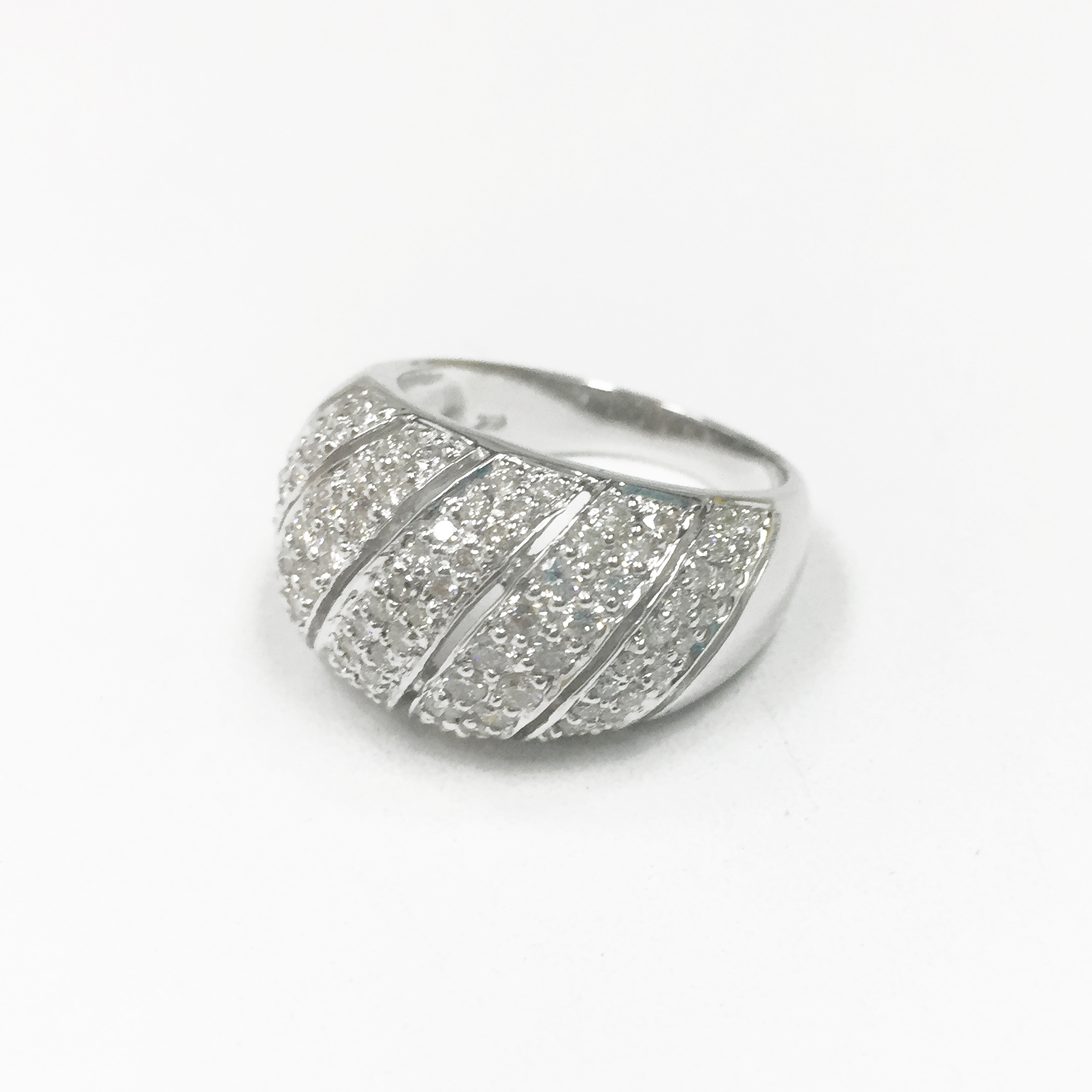 18K WG DIAMOND RING