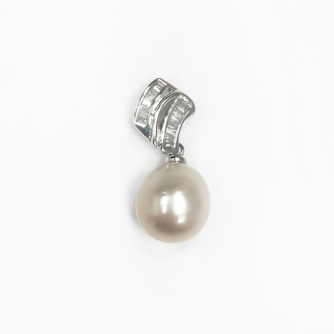 18K WG PEARL,DIA PENDANT