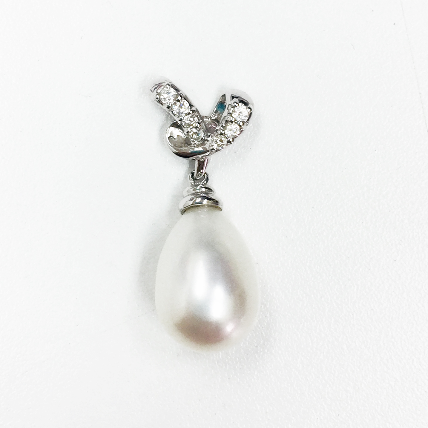 18K WG PEARL DIAMOND PENDANT