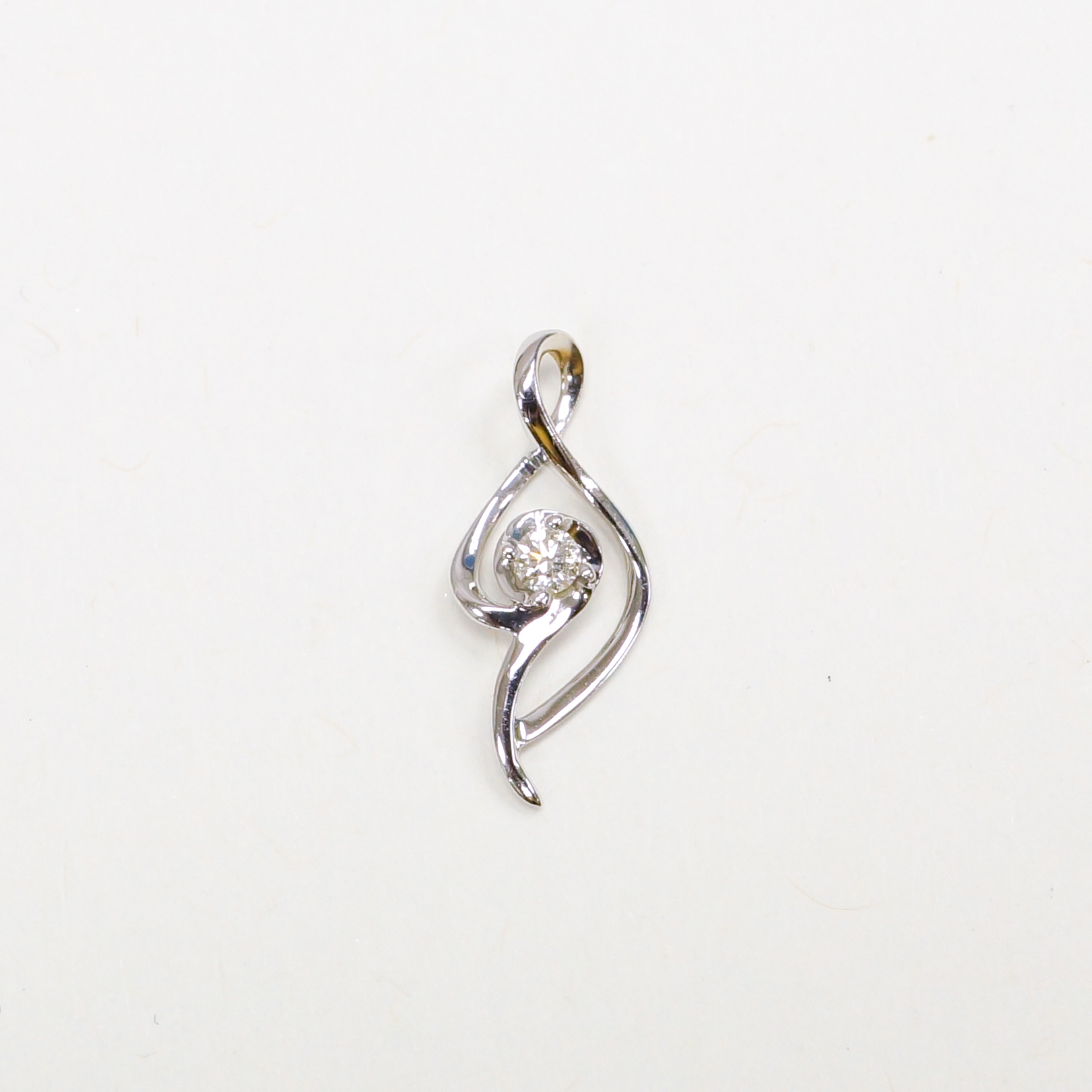 18K WG DIA PENDANT