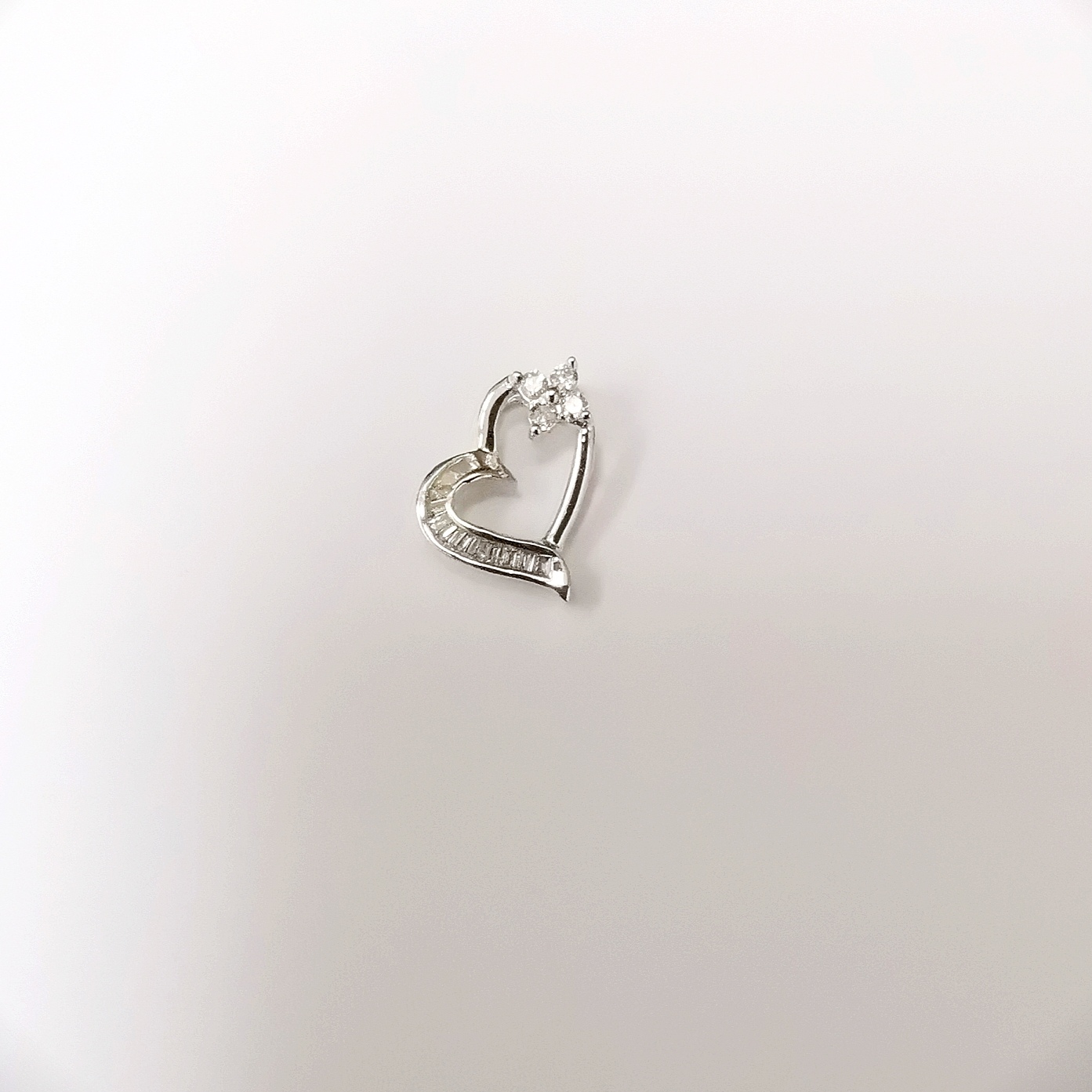 18K WG DIA PENDANT